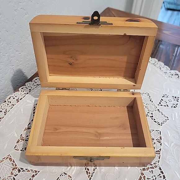 Vintage Cedar Wood Trinket Box Jewelry Chest with Hinged Lid Keepsake Etched DAD - Picture 4 of 11